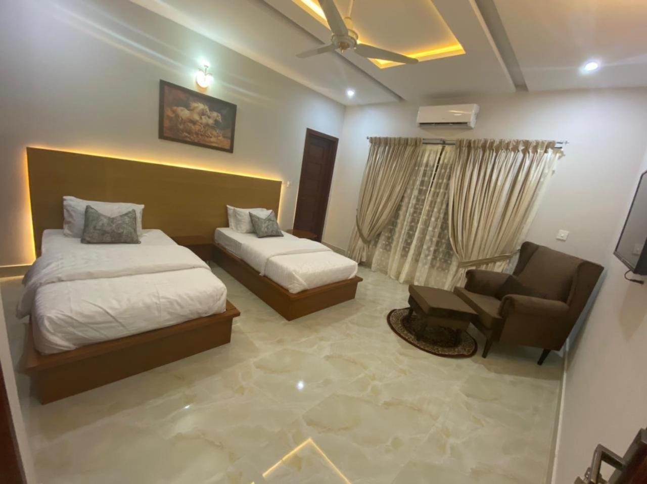 Canadian Inn Исламабад Экстерьер фото